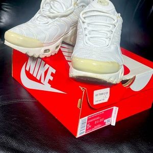 Shoes in great condition set 4 a while an got cloudy